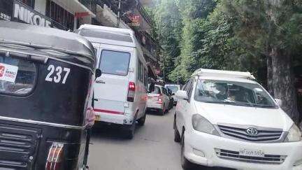 मनाली: ढूंगरी और ओल्ड मनाली के लिए टेम्पो ट्रेवलर बंद, ग्राम पंचायत ने प्रशासन से की मांग