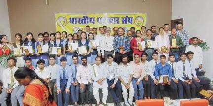 मंडला: झंकार भवन में 'बेटी बचाओ, बेटी पढ़ाओ' के तहत आयोजित कार्यक्रम में दी गई जानकारी