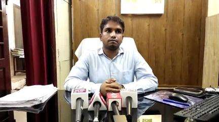 इटावा: सदर इलाके के तहसील में तैनात महिला लेखपाल से अभद्रता करने वाले शिकायतकर्ता के खिलाफ थाने में एफआईआर दर्ज कराई गई: SDM