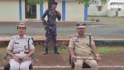 साजा: रक्षित केंद्र में पुलिस कस्टडी बंदीगृह में आरोपियों को हथकड़ी लगाने की विधि एवं राइफल के रखरखाव से संबंधित प्रशिक्षण