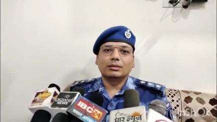 धार: धार पहुंचे रेपिड एक्शन फोर्स के असिस्टेंट कमांडर अभिषेक यादव, मीडिया से की चर्चा, जिले की भौगोलिक स्थिति को समझा
