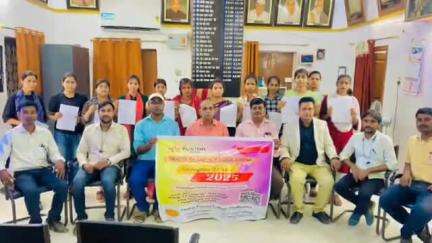 मधेपुरा: टीपी कॉलेज में रोजगार मेला: फ्यूजन फाइनेंस में कैशियर के पद पर 18 लड़कियों का चयन