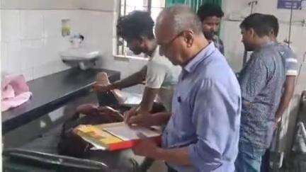 बरहेट: दलदली पुल के पास अज्ञात वाहन से बाइक टकराने से युवक घायल, सीएचसी बरहेट में प्राथमिक उपचार के बाद रेफर