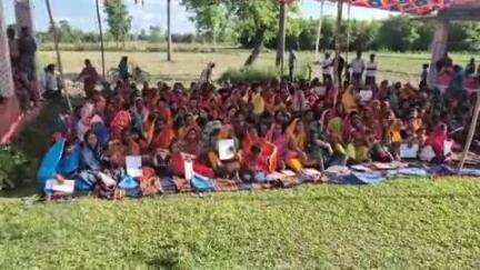 पूर्णिया पूर्व: ओम जीविकि द्वारा करियात पंचायत में महिला संवाद कार्यक्रम का आयोजन किया गया