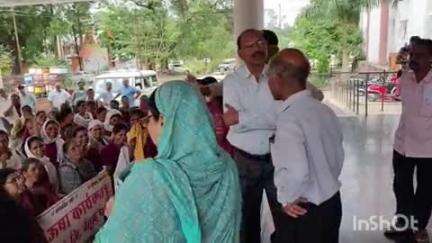 बैतूल नगर: आशा उषा कार्यकर्ता महिला संगठन ने विभिन्न मांगों को लेकर कलेक्टर को ज्ञापन सौंपा