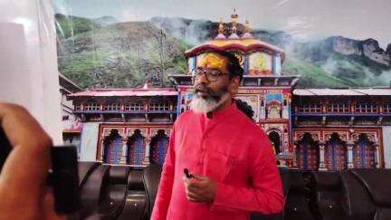 चमोली: झारखंड के मुख्यमंत्री हेमंत सोरेन ने बद्रीनाथ धाम में भगवान बद्रीविशाल की विधिवत पूजा अर्चना कर शुभकामनाएं दी