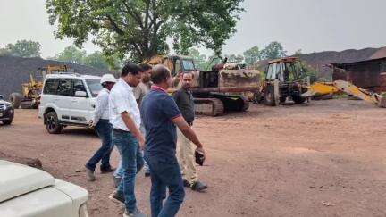 नोआमुंडी: अनुमंडल पदाधिकारी जगन्नाथपुर ने नोवामुंडी के विभिन्न औद्योगिक संस्थानों का किया औचक निरीक्षण