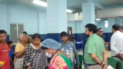 রামপুরহাট ১: বীরভূমের রামপুরহাটে মা কিচেন পরিদর্শন করলেন স্টেট মিশন ম্যানেজার সৌমেন দে