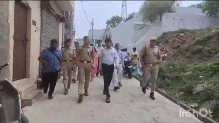 संभल: शाही जामा मस्जिद पर SP और DM पहुंचे, आज जुम्मे की नमाज के बाद किया निरीक्षण और फ्लेग मार्च सदर कोतवाली के पास