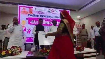 जौनपुर: प्रेक्षागृह में ग्राम्य विकास विभाग ने आयोजित की एक दिवसीय कार्यशाला
