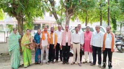 धमतरी: सिवनीकला के सरपंच व ग्रामीणों ने कृषि भूमि के नाम पर पैसे के गबन के मामले में अपर कलेक्टर को सौंपा ज्ञापन