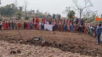 नारायणगंज: नर्मदा पथ यात्रा का चीरी में हुआ भव्य स्वागत, जल संरक्षण का दिया गया संदेश; ग्रामीणों ने किया श्रमदान