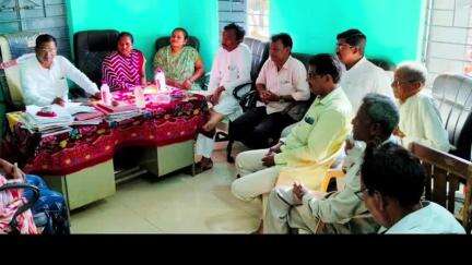 आरमोरी: पळसगाव  येथे विविध समस्यांवर आमदार मसराम यांची आढावा बैठक