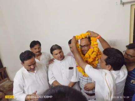 पोरसा: रैस्ट हाउस पोरसा पर जिलाध्यक्ष, जिला महामंत्री व कांग्रेस पदाधिकारियों ने नीरज धर्मवीर पचौरी का किया भव्य स्वागत