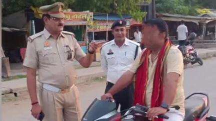 सकलडीहा: जिले में विशेष वाहन चेकिंग अभियान के दौरान यातायात पुलिस टीम ने कुल 170 वाहनों का चालान किया