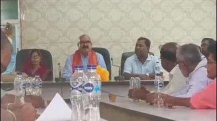 केवटी रनवे: केवटी प्रखंड मुख्यालय के सभागार में बाढ़ पूर्व राहत एवं अनुश्रवण समिति की बैठक आयोजित