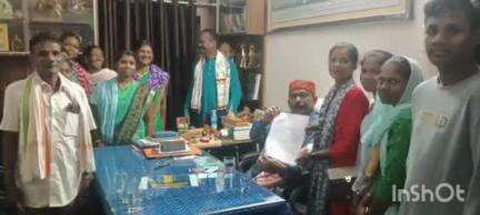 बकावंड: बकावंड में बंद काजू प्रोसेसिंग प्लांट को जल्द शुरू करने के लिए महिला समूह ने बस्तर विधायक को सौंपा ज्ञापन