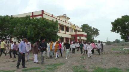 नागदा: नागदा-खाचरौद के एमएलए ने सौंपी कुर्सी, टॉपर छात्र बिना चुनाव लड़े बना विधायक