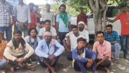 निरसा/चिरकुंडा: MPL के पास हाइवा की चपेट में आने से व्यक्ति की मौत, मुआवजे की मांग को लेकर परिजनों ने किया सड़क जाम