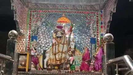 शाजापुर: करेड़ी नाके पर बाबा रामदेव मंदिर समिति द्वारा भंडारे का आयोजन