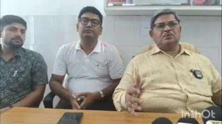 खगड़िया: सीएस ने सदर अस्पताल कार्यालय में प्रेस कॉन्फ्रेंस कर अस्पताल में दी जा रही सुविधाओं की जानकारी दी