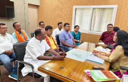 सिमडेगा: भाजपा प्रतिनिधिमंडल ने उपायुक्त से की मुलाकात, फुटपाथी दुकानदारों की समस्याओं से कराया अवगत