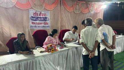 प्रतापगढ़: ग्राम पंचायत खेरोट में रात्रि चौपाल में जिला कलेक्टर ने सुनी जनसामुदायिक समस्याएं, दिए समाधान के निर्देश