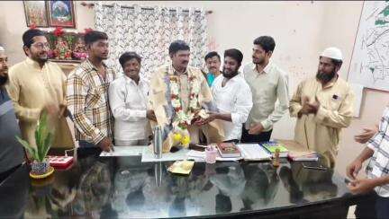 గుర్రంకొండ నూతన ఎస్ఐ రఘురాం ను ఘనంగా సన్మానించిన నల్లారి యువసేన అధ్యక్షులు SLT బాబ్జాన్