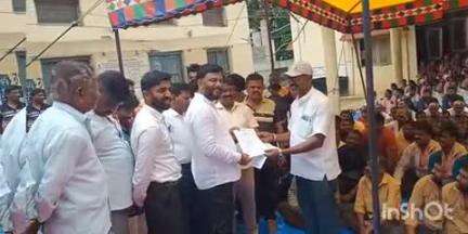 ಹಾಸನ: ನಗರದಲ್ಲಿ ಮುಂದುವರೆದ ಪೌರಕಾರ್ಮಿಕರ ಪ್ರತಿಭಟನೆ: ಸ್ಥಳಕ್ಕೆ ಶಾಸಕ ಸ್ವರೂಪ್ ಭೇಟಿ, ಅಹವಾಲು ಸ್ವೀಕಾರ