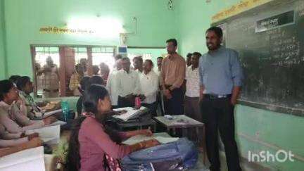 धमतरी: कातलबोड़ के शासकीय उच्चतर माध्यमिक विद्यालय में चल रहे शैक्षणिक एवं कैरियर मार्गदर्शन में कलेक्टर शामिल हुए