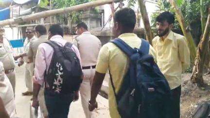 মেমারি ১: মেমারিতে দম্পতির খুনের ঘটনায় ফিঙ্গারপ্রিন্ট এক্সপার্ট এলেন ক্রাইম স্পটে
