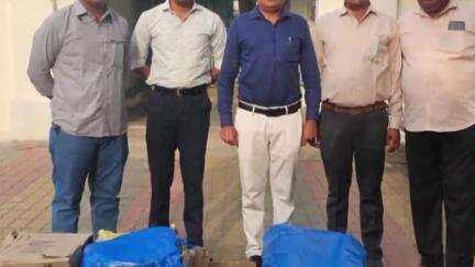 નાંદોદ: ઢોલાર ગામ નજીક થી રૂ 76,800 નો ઇંગલિશ દારૂ ઝડપી પાડતી એલ.સી.બી.નર્મદા.