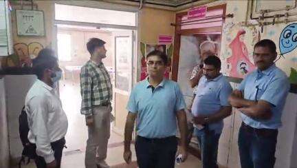डूंगरपुर: चिकित्सा शिक्षा निदेशालय जयपुर की तीन सदस्यीय टीम शुक्रवार को दोपहर 3 बजे डूंगरपुर जिला अस्पताल पहुंची