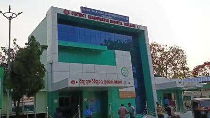 ଫୁଲବାଣୀ ସହର: ଲମ୍ବାବାଡି ଗ୍ରାମରେ ଠାରେ ସ୍ବାମୀ ସ୍ତ୍ରୀ କଳହକୁ ନେଇ ସ୍ବାମୀ ବିଷ ପିଇ ଆତ୍ମହତ୍ୟା