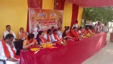 कोरांव: भागीरथी गार्डन में विधायक राजमणि कोल ने अहिल्याबाई होल्कर त्रिशताब्दी स्मृति अभियान को संबोधित कर दी श्रद्धांजलि