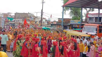 घुवारा: घुवारा नगर में निकली भव्य कलश यात्रा, श्रीराम दरबार एवं मां कर्मा की प्राण प्रतिष्ठा का हुआ शुभारंभ