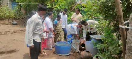 అసిఫాబాద్: ఇందాని గ్రామంలో ఫ్రైడే- డ్రైడే కార్యక్రమం నిర్వహించిన వాంకిడి ఆరోగ్య విస్తీర్ణ అధికారి రవిదాస్
