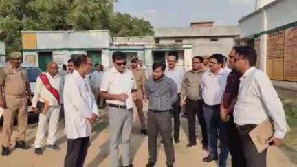 चंदौली: मनीष चौहान, प्रमुख सचिव खेल एवं युवा कल्याण विभाग ने ग्राम पंचायत पड़या का किया निरीक्षण