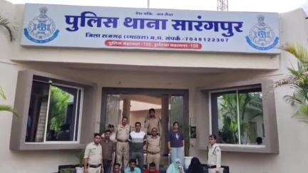 सारंगपुर: सारंगपुर गोलावाड़ी में पुलिस की दबिश, गांजा स्मैक के साथ मां-बेटे सहित 5 गिरफ्तार, ₹1.39 लाख का मादक पदार्थ जब्त