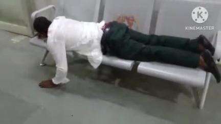 प्रतापगढ़: कमालुद्दीन पुर गांव के पास बाइक की जोरदार टक्कर से साइकिल सवार युवक घायल