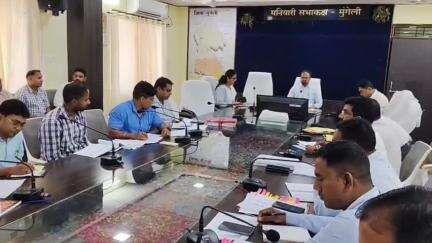 मुंगेली: निर्माण कार्यों में पारदर्शिता, गुणवत्ता और समयबद्धता को दें सर्वोच्च प्राथमिकता, कलेक्टर ने की समीक्षा