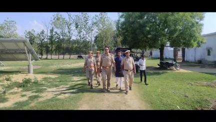 तुलसीपुर: भारत-नेपाल सीमावर्ती बार्डर क्षेत्र में पुलिस ने किया गश्त, ग्राम बहुती उदयपुर में आयोजित की बैठक