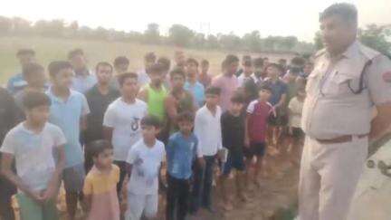 कनीना: गांव बाघोत में पुलिस ने तोड़ प्रतियोगिता करवाकर युवाओं को नशे से दूर रहने के लिए किया जागरूक
