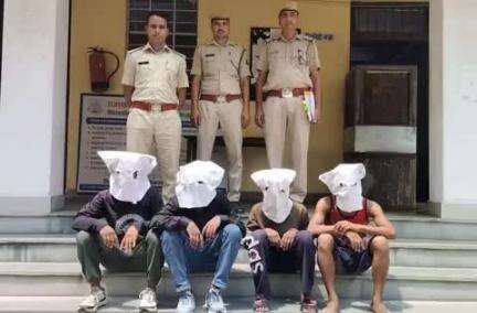 (पुलिस थाना कोतवाली) 

मोबाईल छिनने वाले 04 आरोपी बापर्दा गिरफ्तार।
#RajasthanPolice