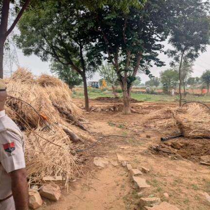 मुंडावर: ततारपुर में राजस्व भूमि से प्रशासन ने अतिक्रमण हटाया, ग्रामीणों ने जताई संतुष्टि