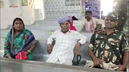 गिरिडीह: मोहनपुर स्थित सेंट्रल जेल में बंद दो कैदियों को इलाज के लिए सदर अस्पताल लाया गया