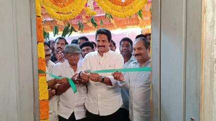 తణుకు: పేద విద్యార్థులను దత్తత తీసుకుని చదివించాలి: ఎమ్మెల్యే రాధాకృష్ణ