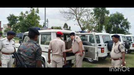 सुपौल: एसपी शेशव यादव ने पुलिस केंद्र में सरकारी वाहनों का निरीक्षण किया और परेड कराई