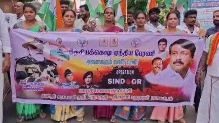 முசிறி: முசிறியில் ஆப்ரேஷன் சிந்தூர் வெற்றியை கொண்டாடும் விதமாக   தேசியக்கொடியேந்தி  பேரணி நடைபெற்றது