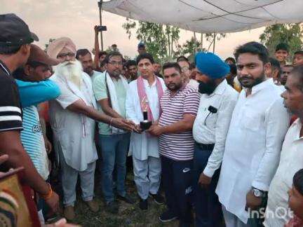 फाइनल मैच में जटपुरा की टीम रही विजेता मुख्य अतिथि सपा नेता राजकुमार "राजू" ने विजेता एवं उपविजेता को किया पुरूस्कार वित